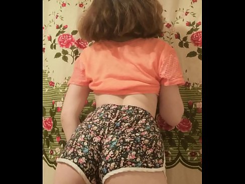 ❤️ Sexy mladá kočka svléká šortky před kamerou. ️ Super sex u cs.mysexgamer.ru ﹏