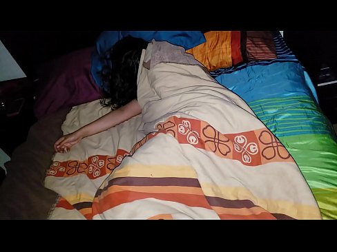 ❤️ Nevlastní syn buzeruje svou mladou nevlastní matku, zatímco ona spí. ️ Super sex u cs.mysexgamer.ru ﹏